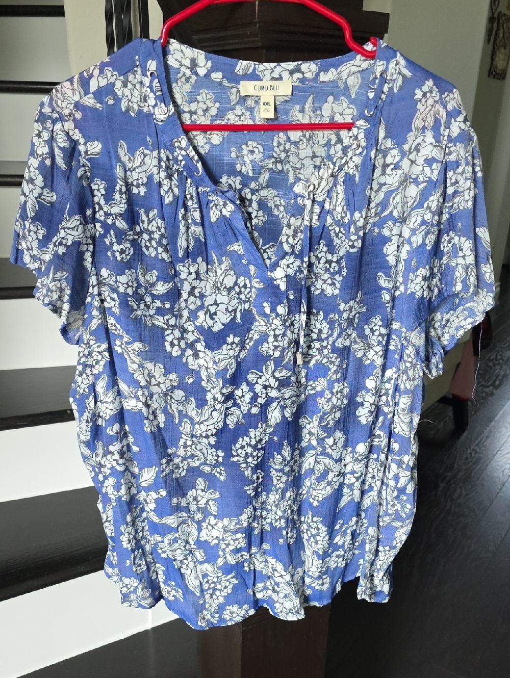 Crown & Ivy Blue Floral Tie-Neck Short Sleeve Blouse